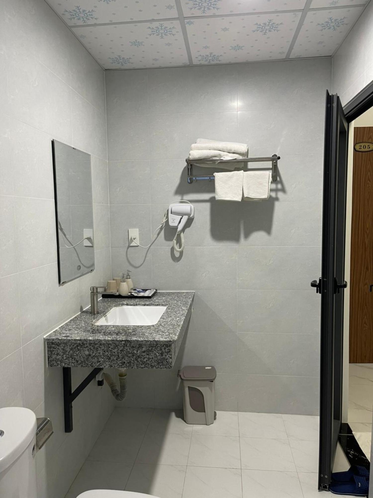 Duc Luu Quang Hotel Binh Thuan Tuy Phong Екстер'єр фото